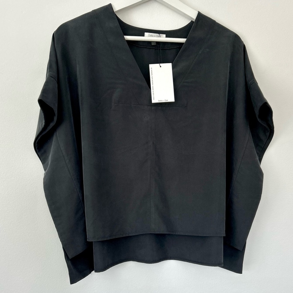 Eco-Responsible Women's Black V-Neck Top